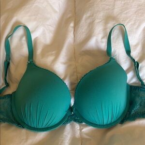 NWOT Victoria's Secret Green Padded Bra with Underwire Support